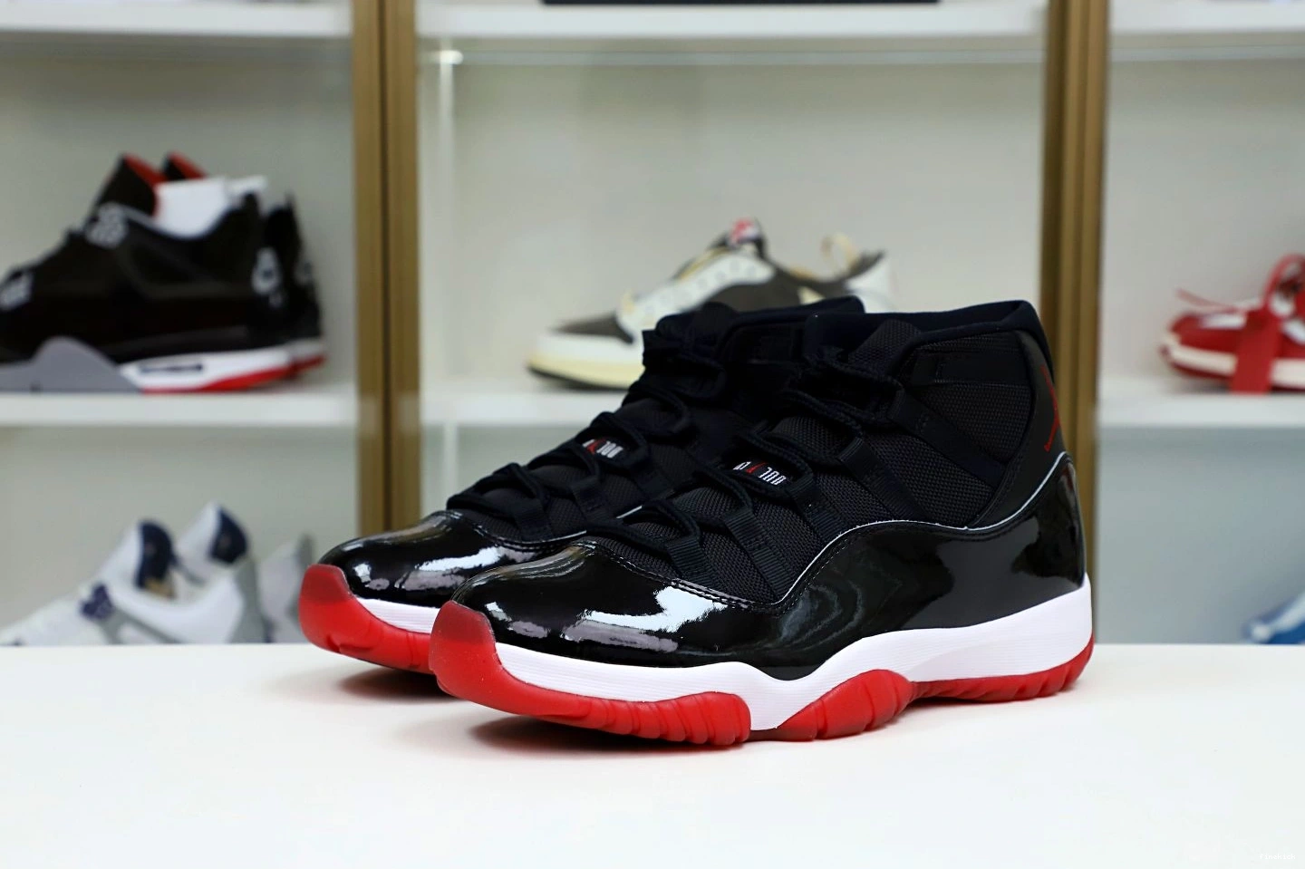 RETRO AIR 2019 11 'BRED' JORDAN 0109